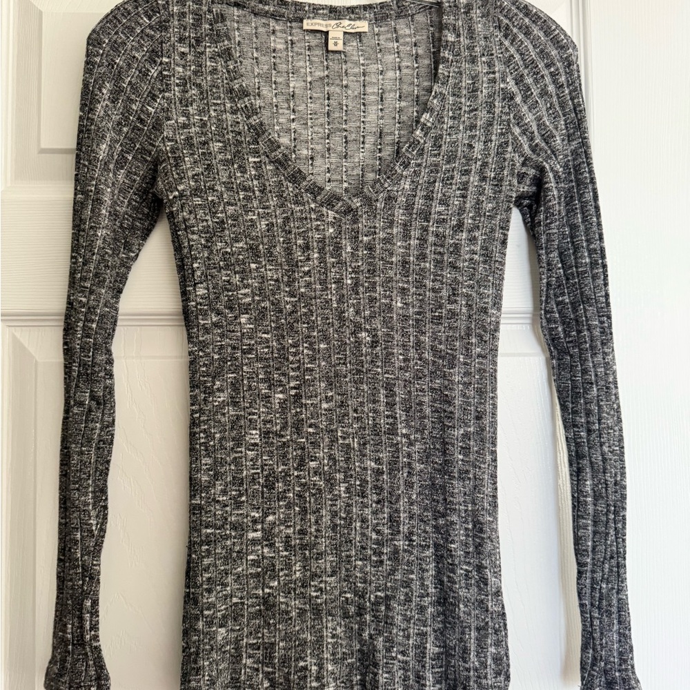 Express Charcoal Ribbed V-Neck Long Sleeve Top